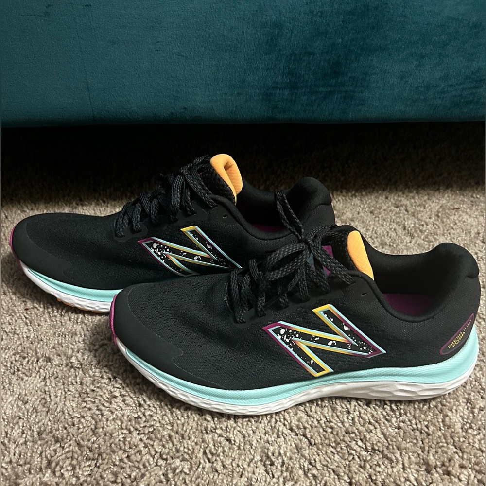 New Balance Womens Fresh Foam 680 size 9, black surf EUC